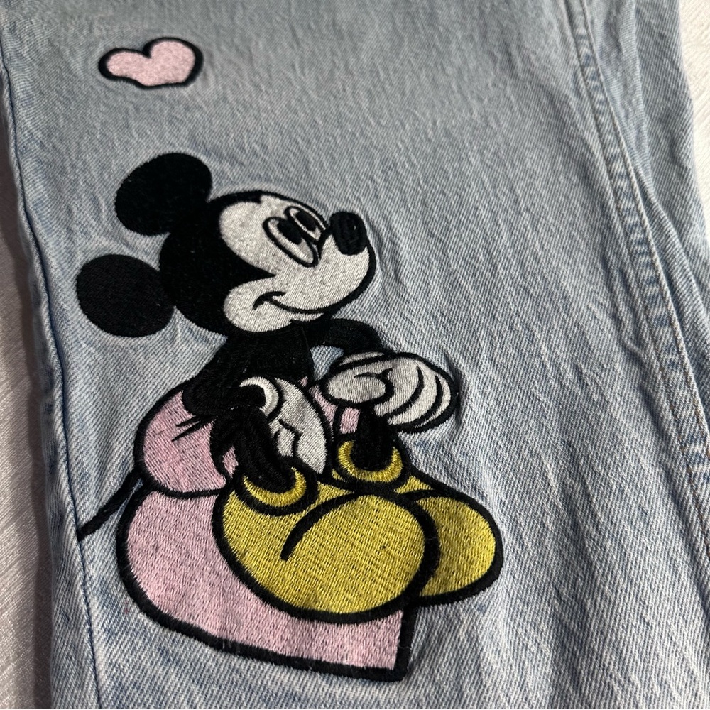 Her Universe Disney Light Blue Mom Jeans with Mickey & Minnie Heart Design Sz 22 - Picture 12 of 14